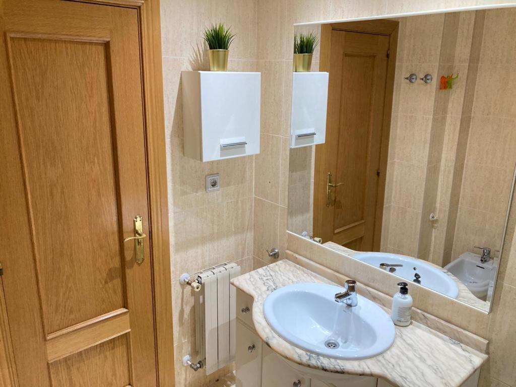 Apartamento Grande, 2 Dormitorios, Garaje Gratis Madri Exterior foto